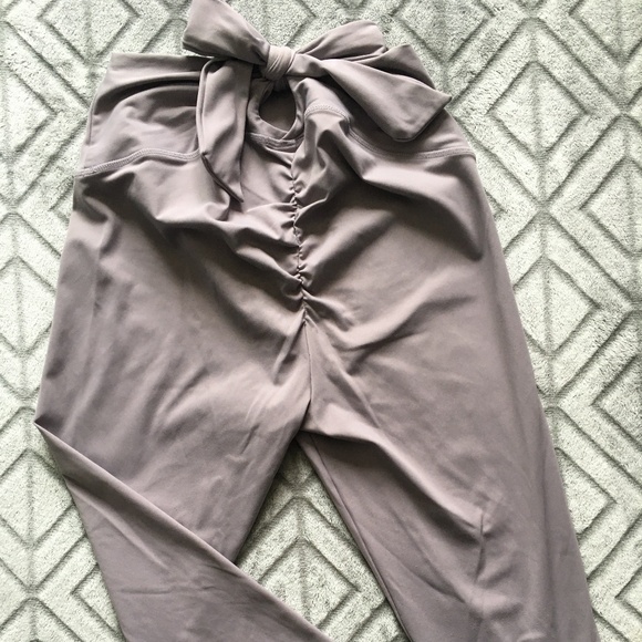 Astoria activewear luxe scrunch bow leggings - Picture 1 of 1